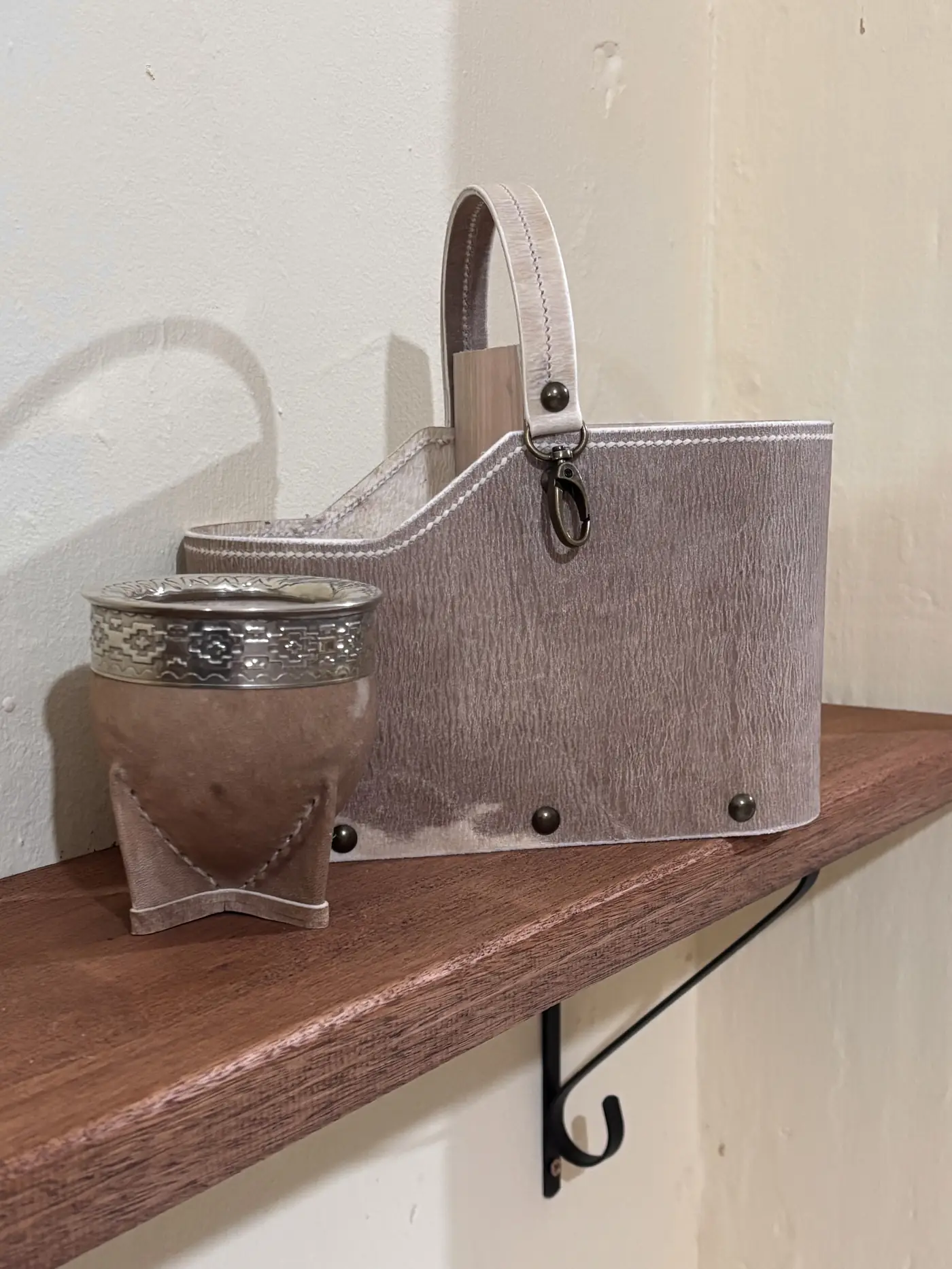Bolsa e porta-mate em couro